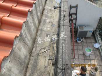 落水管口及穿屋面管道与屋面接缝,预制天沟边接缝等部的细石混凝土及